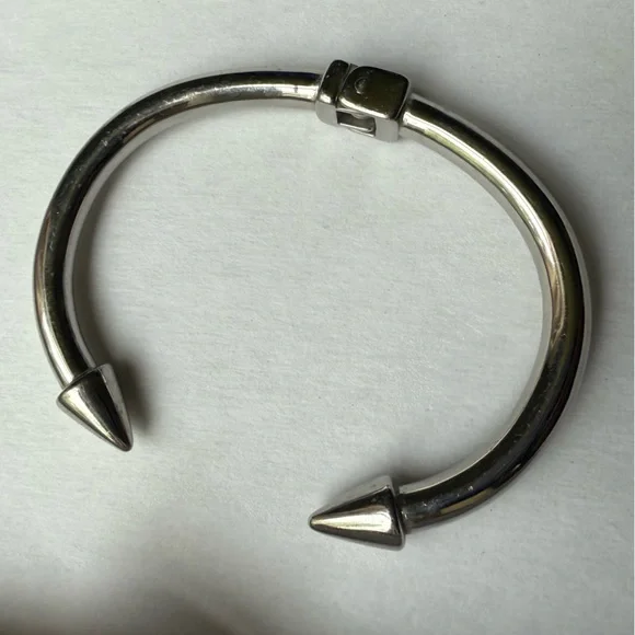 Kinsley Armelle - SPIKE COLLECTION - SILVER BRACELET - Picture 13 of 14